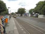 Strassenbahnzug mit Tw 5984 am S-Bhf.