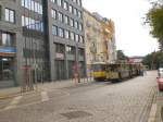 Linienzug und Sonderwagen in der Endschleife der M13 (Warschauer Strasse), Berlin Juli 2009