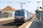 193 836-4 boxXpress.de GmbH mit einem Containerzug in Bienenbüttel und fuhr weiter in Richtung Lüneburg.