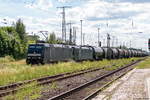 185 572-5 MRCE - Mitsui Rail Capital Europe GmbH für CTL Logistics GmbH mit der Wagenlok 193 872-9 und einem Kesselzug  Umweltgefährdender Stoff, flüssig  in Stendal und fuhr weiter in Richtung Magdeburg. 04.07.2017