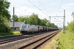 187 502-0 CTL Logistics GmbH mit einem Kesselzug  Umweltgefährdender Stoff, flüssig  in Friesack und fuhr weiter in Richtung Nauen.