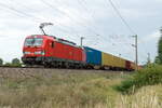 193 398-5 DB Cargo mit einem Containerzug in Nennhausen und fuhr weiter in Richtung Stendal. 20.08.2021