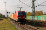 193 391-0 DB Cargo mit einem Containerzug in Rathenow und fuhr weiter in Richtung Wustermark. 29.10.2022