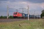 185 273-0 DB Schenker Rail Deutschland AG mit dem KLV  LKW Walter  in Vietznitz und fuhr in Richtung Friesack weiter.