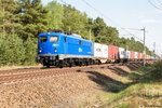 140 876-4 EGP - Eisenbahngesellschaft Potsdam mbH mit einem Containerzug bei Friesack und fuhr weiter in Richtung Wittenberge.