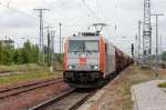185 583-2  Havelland  hvle - Havelländische Eisenbahn AG mit einem Güterzug in Stendal und fuhr weiter in Richtung Magdeburg.