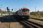 V 330.4 (250 004-9) hvle - Havelländische Eisenbahn AG mit einem Tagnpps Ganzzug in Rathenow und fuhr in Richtung Stendal weiter.