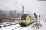 ES 64 U2 - 011 (182 511-6) MRCE Dispolok GmbH für ODEG - Ostdeutsche Eisenbahn GmbH mit dem RE4 (RE 37310) von Ludwigsfelde nach Rathenow, bei der Einfahrt in Rathenow.