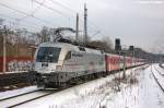 ES 64 U2 - 100 (182 600-7) Hupac fr ODEG - Ostdeutsche Eisenbahn GmbH mit dem RE4 (RE 37319) von Rathenow nach Ludwigsfelde, bei der Ausfahrt in Rathenow. Vorne hatte gezogen die ES 64 U2 - 002 (182 502-5). 14.12.2012