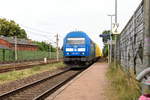 253 015-8 PRESS (223 052-2) mit einem Holzzug in Großwudicke und fuhr weiter in Richtung Stendal.