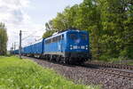 140 037-1 PRESS (140 831-9) mit einem leeren Hackschnitzelzug in Nennhausen und fuhr weiter in Richtung Wustermark.