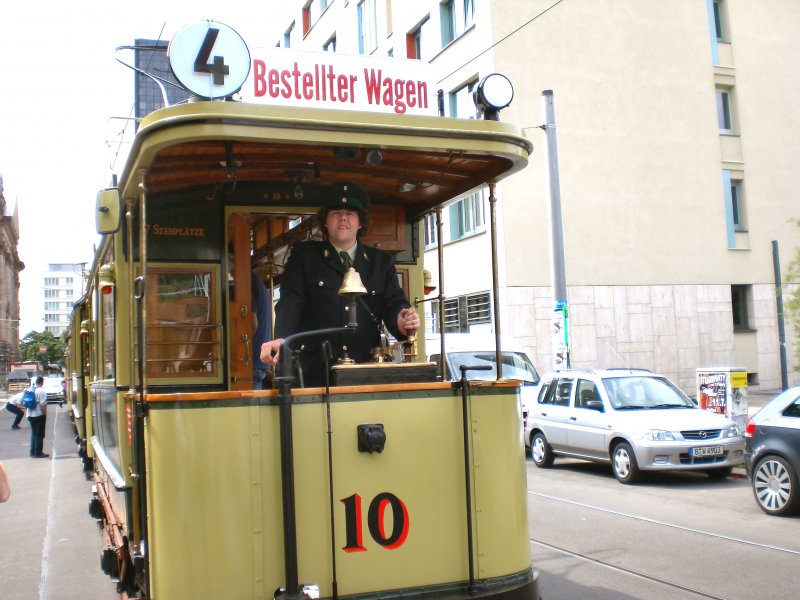 Tw 10 in der Schleife Am Kupfergraben, Berlin-Mitte Juli 2009